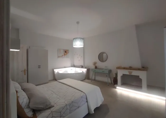 Deluxe Romantic Suite